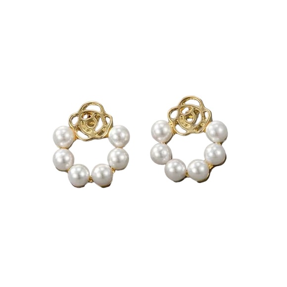 Baroque Style Round Pearl and Gold Stud Earrings - Picture 1 of 5